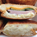 トーステッド - アップ ハムチーズ&アンチョヴィポテサラ