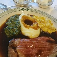 ロウリーズ・ザ・プライムリブ 大阪 - ミディアムでいただきました。