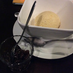 エ パタティ エ パタタ - ラム酒風味の大人のアイスクリーム 380円 ラムレーズン 70円