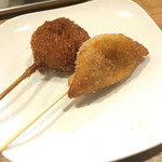 霞 - 餃子、鮭クリームコロッケ(各20円)