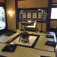 うかい鳥山 - 玄関入って待合スペースに
                  期待させます