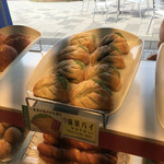 富士川サービスエリア（下り） ベーカリー＆カフェ - お茶を使った製品もありさすが静岡！