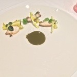 レストラン イブー - お皿の下を大きく開ける盛りつけ方