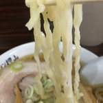 佐野青竹手打ちラーメン押山 - 縮れソコソコです。