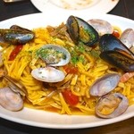 ふっくらアサリとムール貝チェリートマトのオイルソース生パスタ！上から