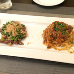 牛肉のラグーソースとモッツァレラチーズのトマト風味のスパゲッティ、ホタルイカと菜の花のリゾット