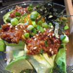 炭火焼 天晴 あっぱれ - アボガド肉味噌のせ冷奴