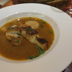 ビストロ・シンバ - ヒゲダラとホウボウ、ホタテ オマール海老のスープ仕立て ココットで5