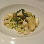 リストランテ カノフィーロ - ホタテとタケノコ、アオサのアーリオオーリオ　タリオリーニ