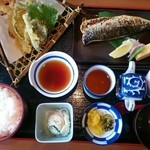 Shokushudokoro Nannari. - 焼き魚と天ぷら定食　1050円
