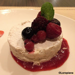 カーサ・デル・チーボ - トップにベリー類、中にはナッツとキャラメル