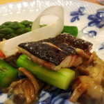 ル カフェ プランタニエ - 白身魚とカニのグリエ キノコとアメリケヌソースと共に！