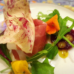 ル カフェ プランタニエ - 海老とアボカドタルタル生ハムのビーツソース！