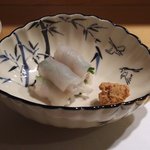 新ばし 星野 - 2016/3河豚,皮とあさつきを挟んで、あん肝醤油で
      