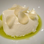 カンテサンス - 定番の山羊乳のババロア　ユリネとマカダミアナッツのスライス