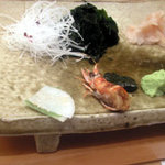 銀座 久兵衛 - 大根としそ　海老の頭