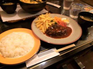 ウイング - てごねハンバーグ定食（950円）