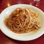 キャンティパパ - トマトソースシーフードスパゲッティ大盛り