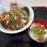 風風ラーメン - バリ黒豚骨ラーメンとチャーシュー丼