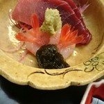 つる由 - お造り、甘海老と中トロ