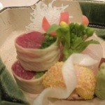 鮪と芽葱の湯葉巻・活け鯛・甘海老（黄身まぶし）