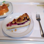 Ikea Resutoran - ブルーベリーのチーズケーキ 370円くらい？