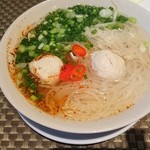 Emporium Suites by Chatrium - チキンヌードル