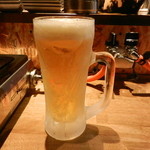 立喰い焼肉　おやびん - キンキンに冷えた生ビールは350円と良心的なお値段です