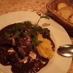 カッチャトーレ - 牛肉の赤ワイン煮