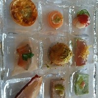 スターゲイト - 前菜９点盛合せ。真ん中にはフォアグラとトリュフの揚げ物