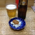 餃子荘 ムロ - ビールとお通しのねぎみそ