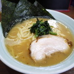 げんこつ番長 - げんこつラーメン 並 680円。