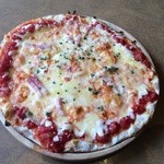ジョリーパスタ - ベーコンのピザ