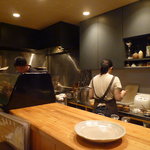 川秋 - 夫婦二人で切り盛りする忙しい厨房