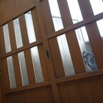 さらの木 - （2016/2月）露天風呂とウッドテラスの間の戸（網戸あり）