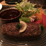 タヴェルナハンバーグ - 常陸牛のレアレアハンバーグ（1680円）