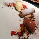 エクアトゥール - （2016.4)塩ティラミスのカネロニ仕立て。ショコラクランブルとバナナクランブル、チョコレートクリームとシェルトルーズヴェルトのアイス