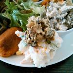 カメイノ食堂 - 右手は白和え　左手にはなすの煮浸し