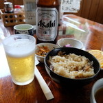 そば処 水無湧水庵 - ビール（大、５５０円）に、湧くわくセット（８５０円）の五目ごはん