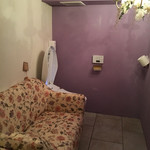 カラコル - トイレが驚きのソファー付（オムツ台だそうです）