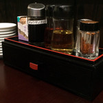 めん工房 富貴亭 - 卓上の調味料