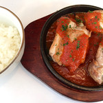 洋食イノツチ - 本日のランチ 鶏もも肉のロースト トマトソース
