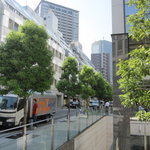 アセナ - 溜池山王駅１１番出口のエレベータを降りて右側の道路。この先です。