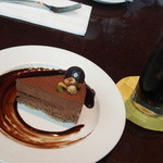 サロン・ド・テ ロンド - ヘーゼルナッツ チョコレートケーキとコーヒーのセット1260円
