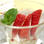 トゥ・ラ・ジョア - 甘酒のソルベ 水飴 生姜のジュレ イチゴ