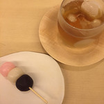 カフェ・ドン バイ スフェラ - 祇園だんごと冷たいほうじ茶