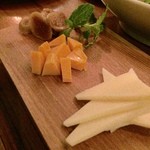 baru Publo - H28.04.03 いちじくのラム酒漬け と 欧州産チーズ