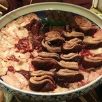 千茂登 - 部位ごとに並べられた鴨さん