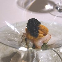 神戸牛炉釜炭焼ステーキ IDEA 銀座 - うにとぼたんえび、カスピ海産キャビアに青海苔のソース