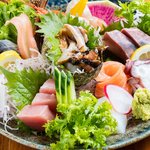 美食百景 Bunta - Buntaと言えば新鮮お造り。その日の旬の魚を用意していますよ！